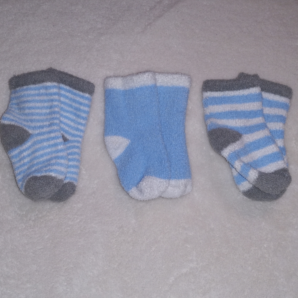 Bundle of over 40 pairs infant socks - Picture 10 of 16